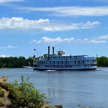 Driftwood Cozy Houseboat On The Water For 2 Hotel