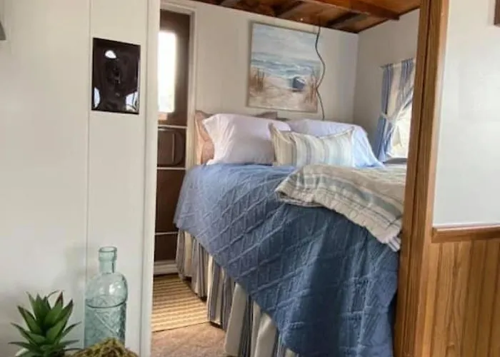 Driftwood Cozy Houseboat On The Water For 2 Bateau-hôtel *
