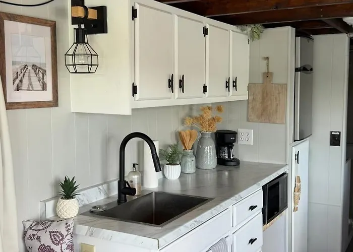 Driftwood Cozy Houseboat On The Water For 2 Bateau-hôtel